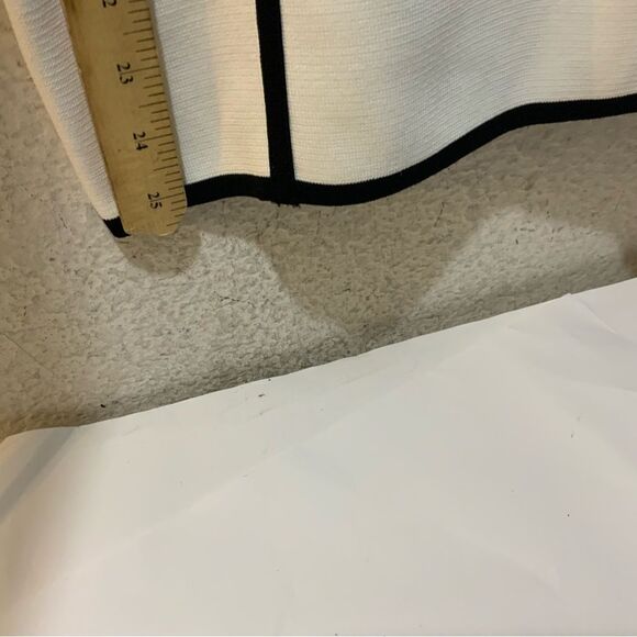 INTERMIX black white  Crew Neck Top
 Size: M - Picture 5 of 9